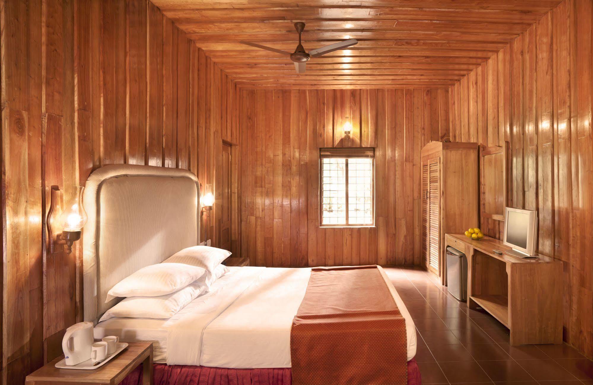 Woods N Spice - Thekkady Hotel Kumily Ngoại thất bức ảnh
