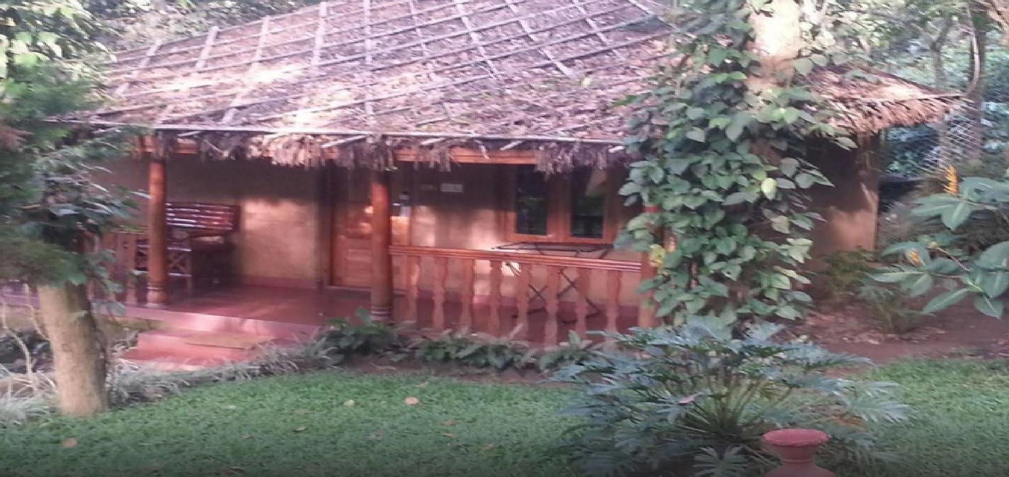 Woods N Spice - Thekkady Hotel Kumily Ngoại thất bức ảnh
