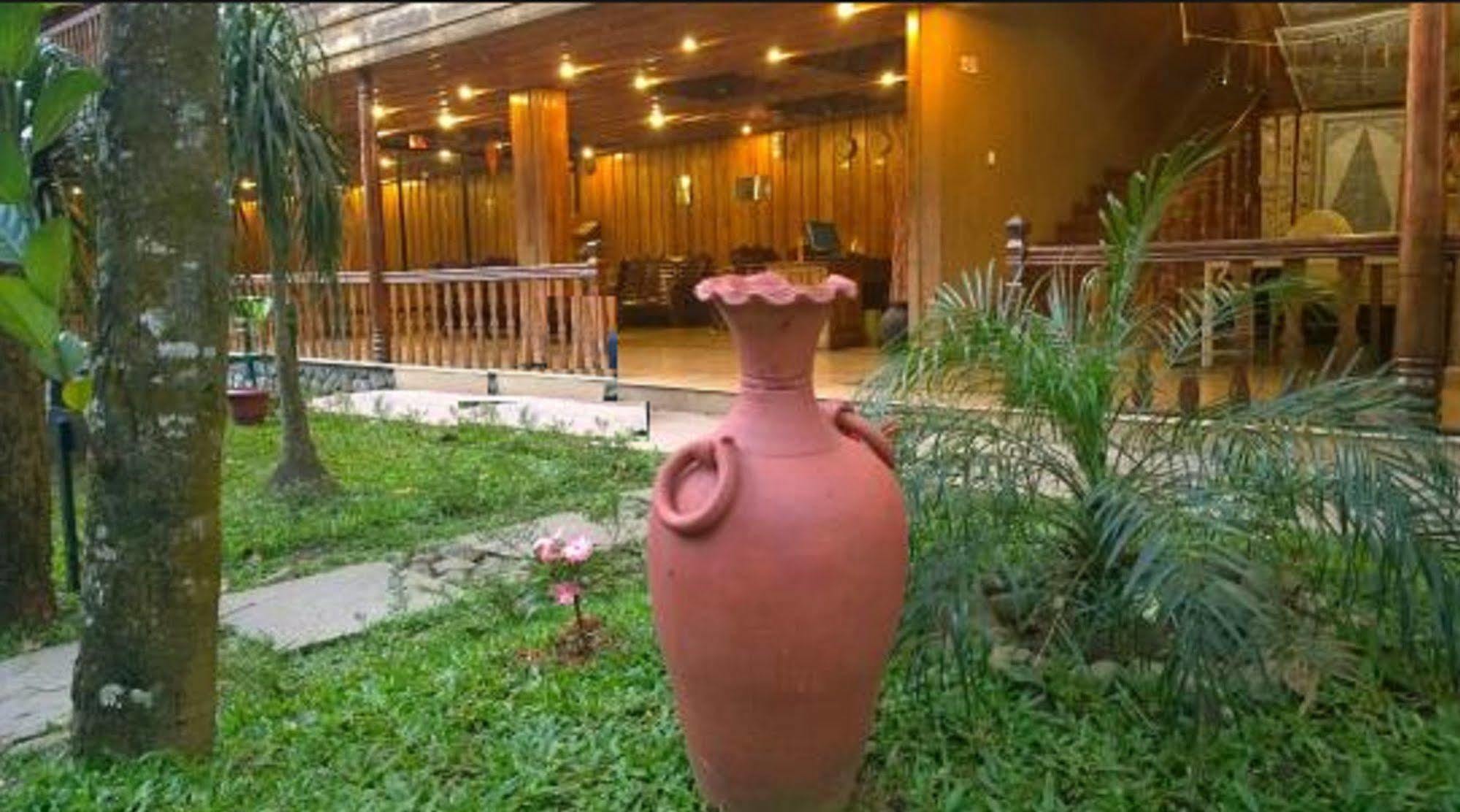 Woods N Spice - Thekkady Hotel Kumily Ngoại thất bức ảnh