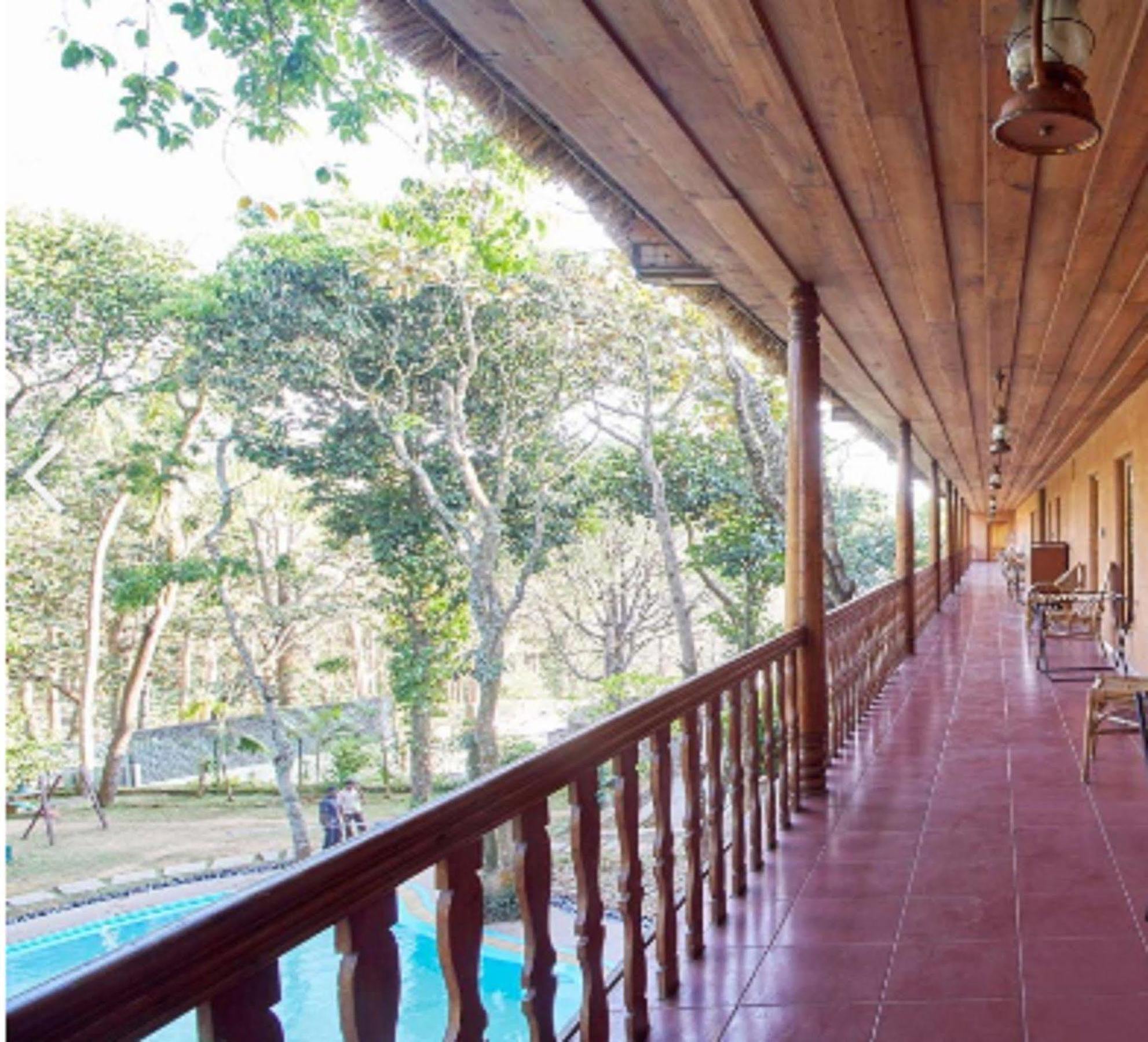 Woods N Spice - Thekkady Hotel Kumily Ngoại thất bức ảnh